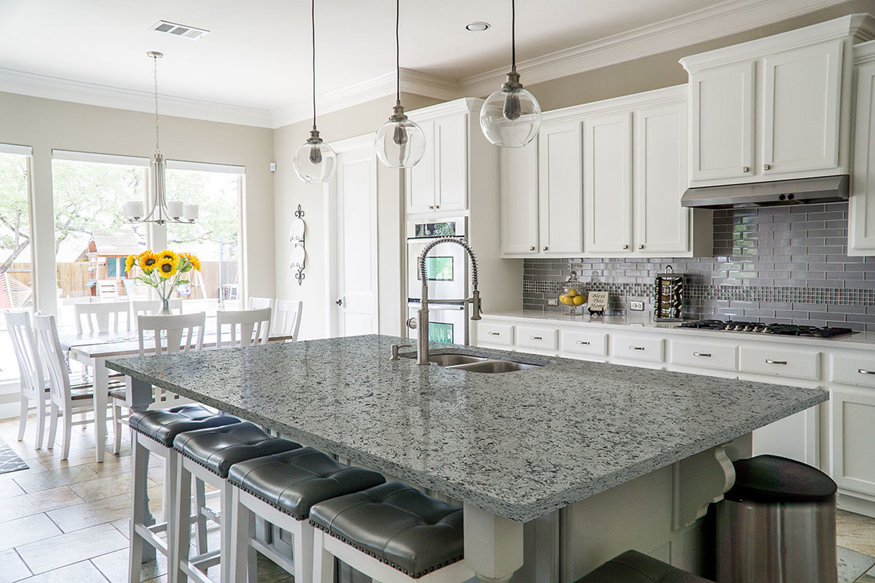 How to Choose the Right Edge Profiles for Your Granite Countertops?